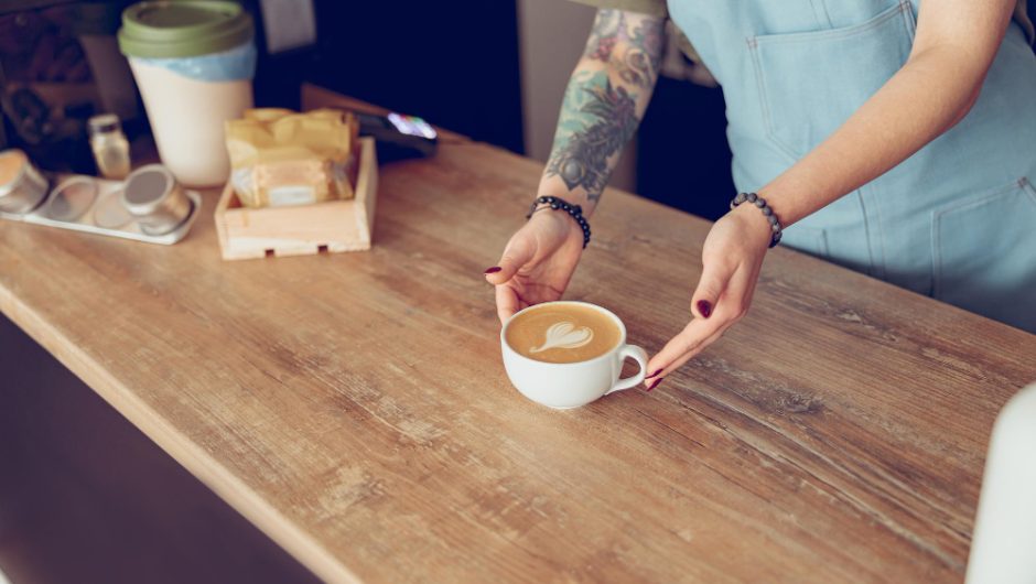 Cum să faci o masă de cafea din paleți